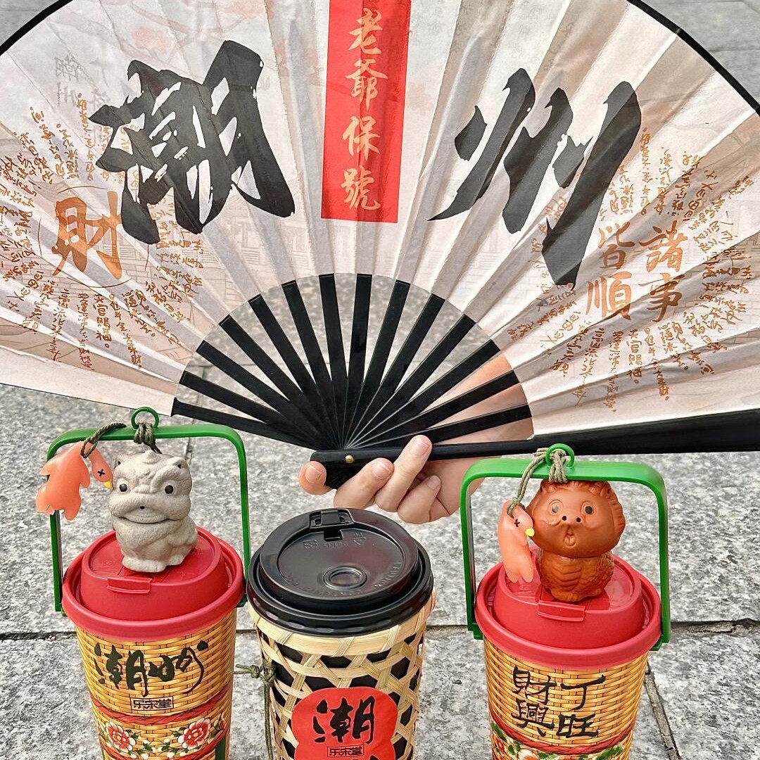 Mini Purple Clay Teapot Small Ornament Dry Ice Smoke Teapot Milk Tea Cup Lion Dance Kung Fu Tea Set Decoration Wholesale