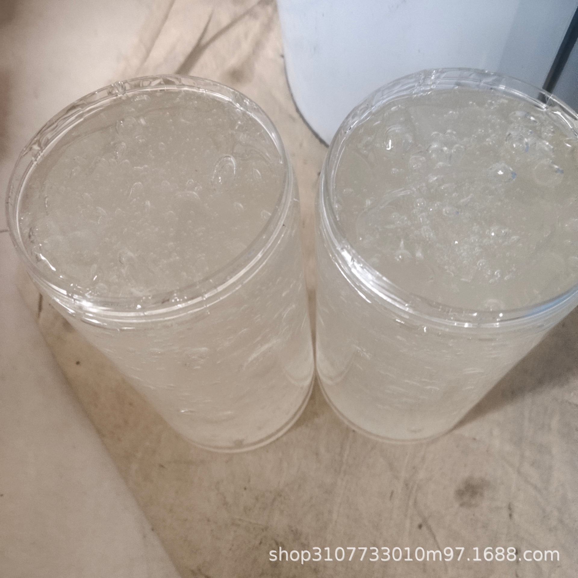 Жидкий бутиловый каучук, молекулярная масса 10 000, высокая упругость, можно использовать в шинах и др.