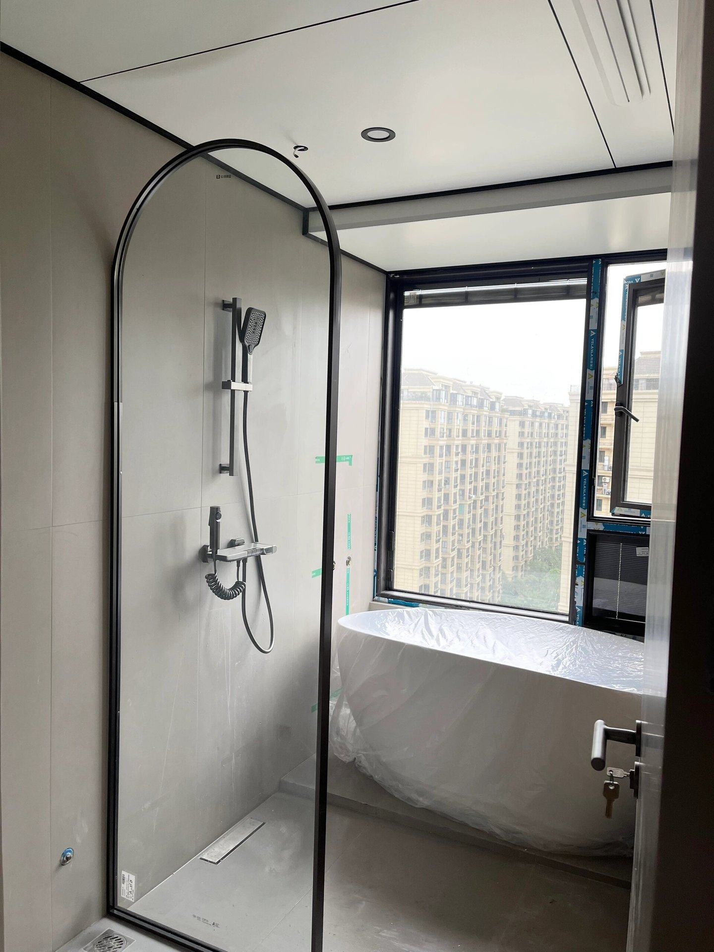 Shower Room Overall Glass Partition Bathroom Dry and Wet Separation Tempered Glass Partition Screen Bath Screen Arched Waterproof