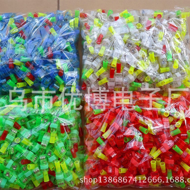 Factory direct luminous fingertip projection finger lamp new strange which small toy gifts wholesale