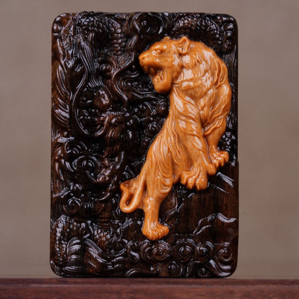 Ручка из сандалового дерева с инкрустацией агарового дерева, игрушка в китайском стиле с драконом и тигром, китайская подвеска, деревянная резьба игрушки