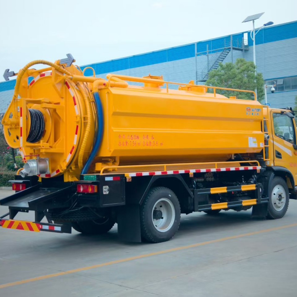 Dongfeng Huashen 12.7 Cubic Meter High-Pressure Cleaning and Suction Truck Yuchai 180 Horsepower Multi-Functional Suction Truck United Drainage