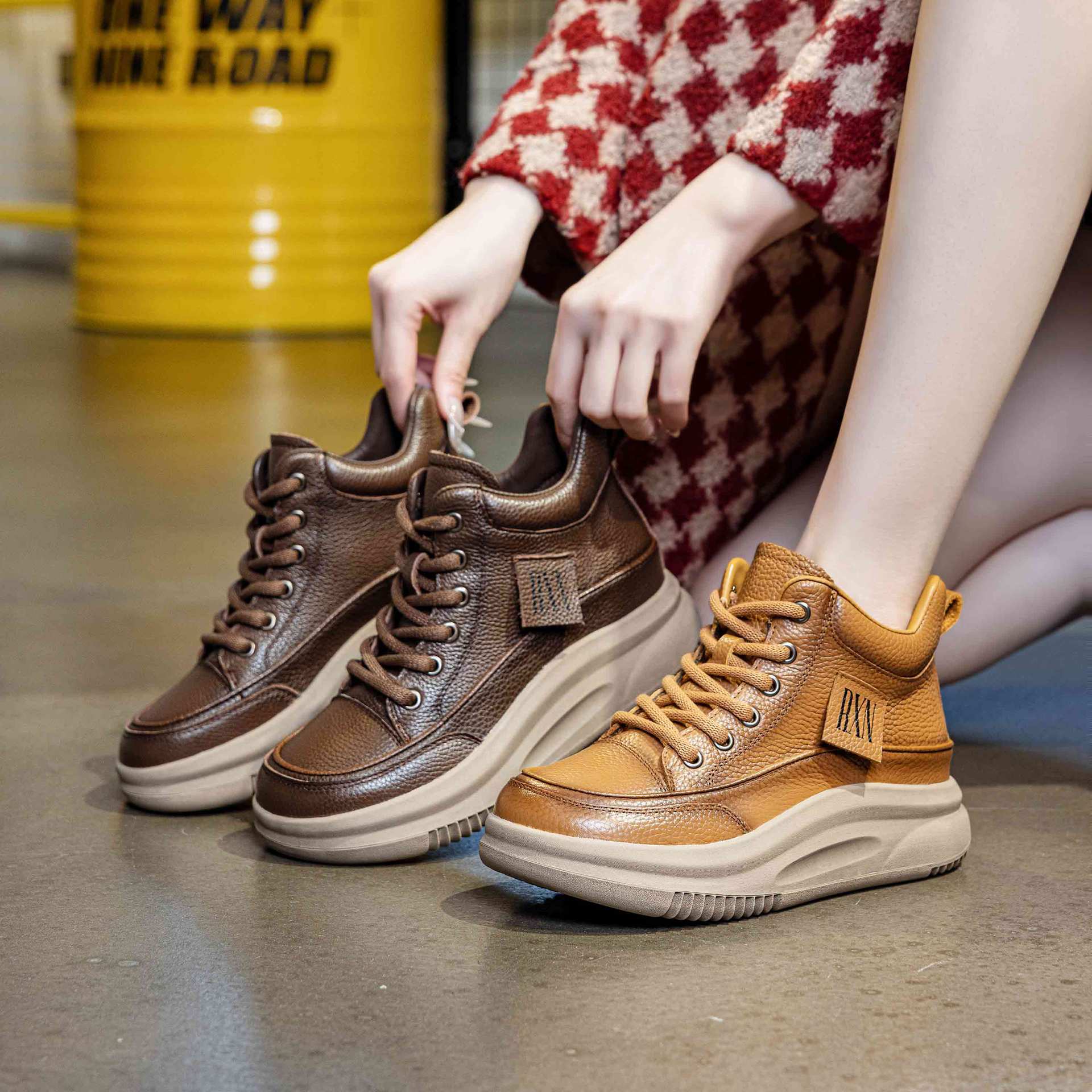 First-Layer Cowhide Women's Shoes 2025 Winter New Velvet High-Top Shoes Women's Casual Shoes Women's Retro Sneakers Sports Shoes for Women