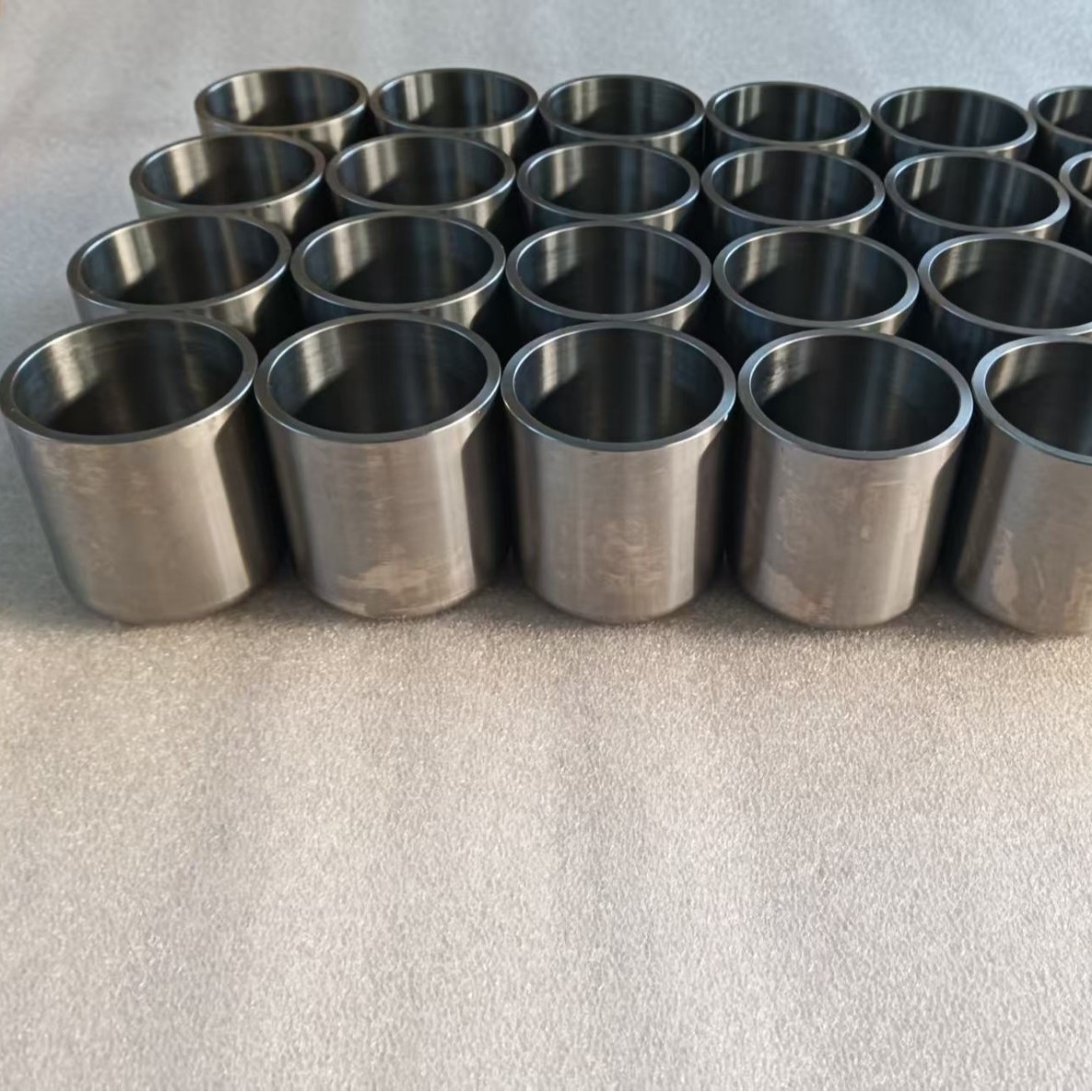 Manufacturer Supplies Zirconium Metal Processing Crucible, Turned Zirconium Crucible, Zirconium Cup, Experimental Industrial Cylindrical Zirconium Crucible with Lid