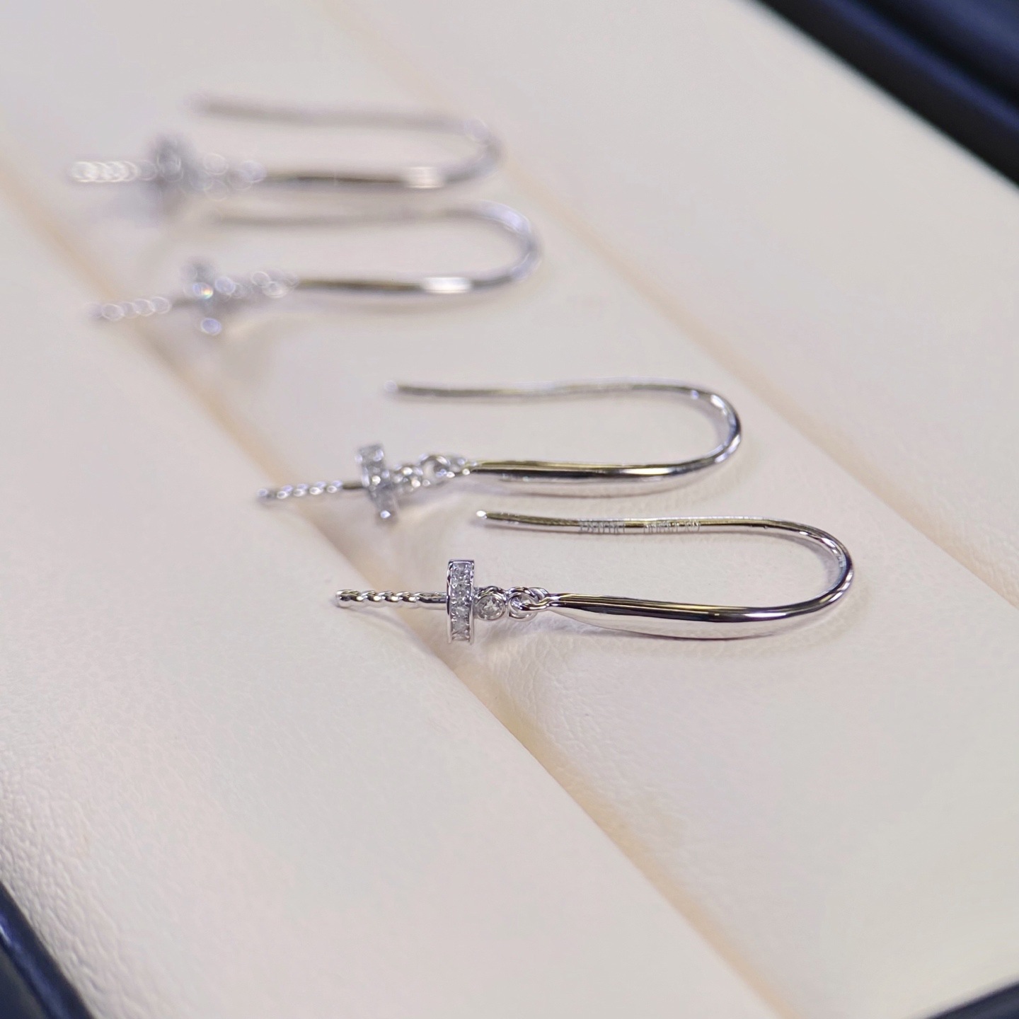 Platinum Pt900 Accessories Simple Ear Hook Diamond D0.03Ct Picture Beads 10-11, 12-13mm