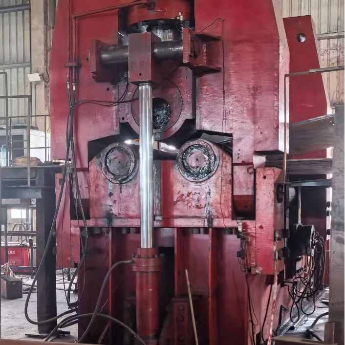 2800 Tons X 3550 Pre-Bending Machine for Sale, Capable of Pre-Bending and Making Small Straight Seam Pipes Within 800mm Diameter, Nantong Small