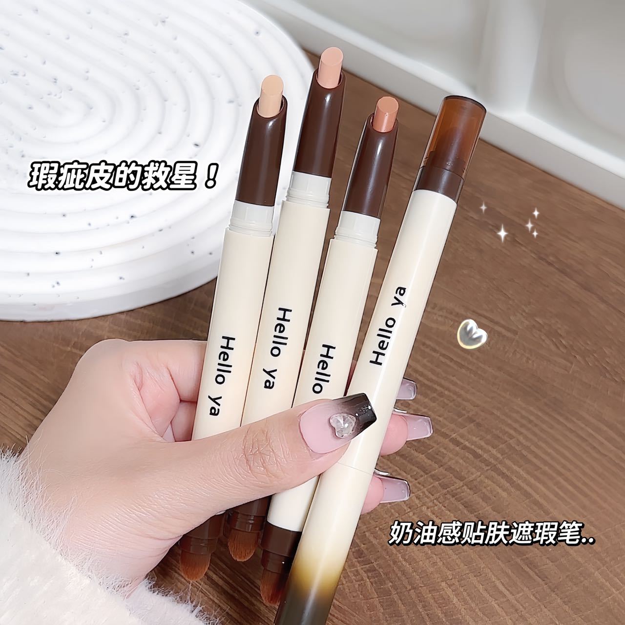 Helloya Translucent Concealer Pen Covers Acne Marks and Dark Circles, Brightens Skin Tone, Concealer Pen Smudges and Brushes in One Stroke