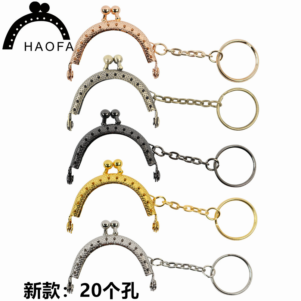 In Stock: 5cm Semi-Circular Plaid Flower-Shaped Keychain Coin Purse with 14 Pinholes for Crochet Bag Closure