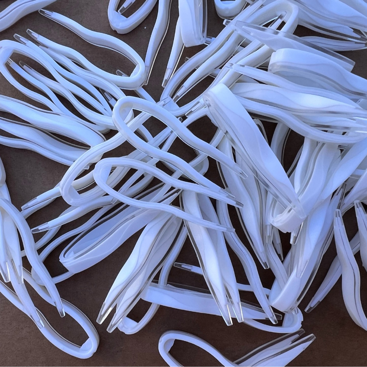 Большое количество, выгодные условия, прямая продажа с фабрики, невидимый чехол для очков, встроенная камера, встроенный зажим, пылезащитный и туалетный