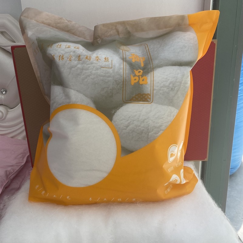 Pure mulberry silk light tire quilt core tussah silk raw materials wholesale double Palace silk bare tire Tongxiang handmade silk quilt