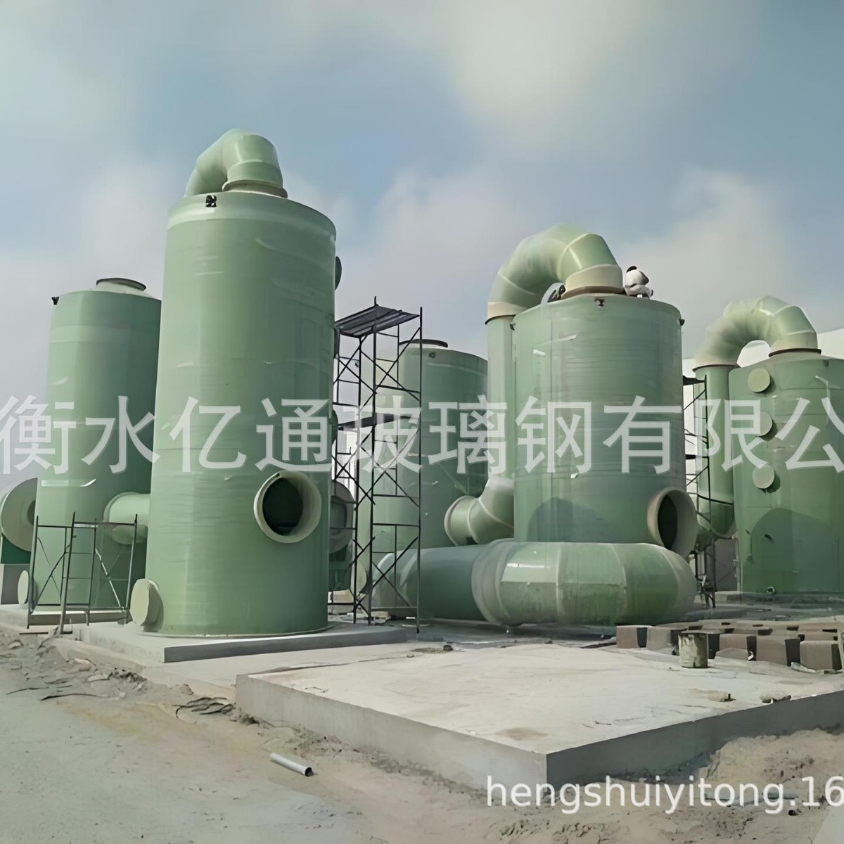 Инженерное сооружение по очистке отходящих газов, башня очистки отходящих газов, промышленный стеклопластик, ПП, абсорбция кислотного тумана, сетка для удаления пыли