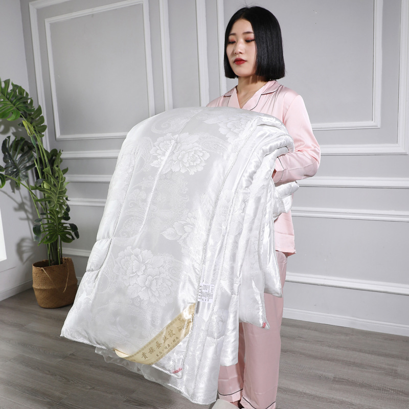 Factory wholesale silk quilt wedding quilt core bright red wedding quilt spring and autumn warm bedding wedding dowry gift quilt