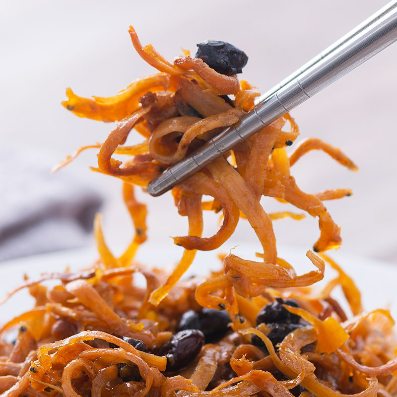 Gulong lilac canned fish factory direct supply small silver fish dry snacks instant rice fast food in stock wholesale 110g