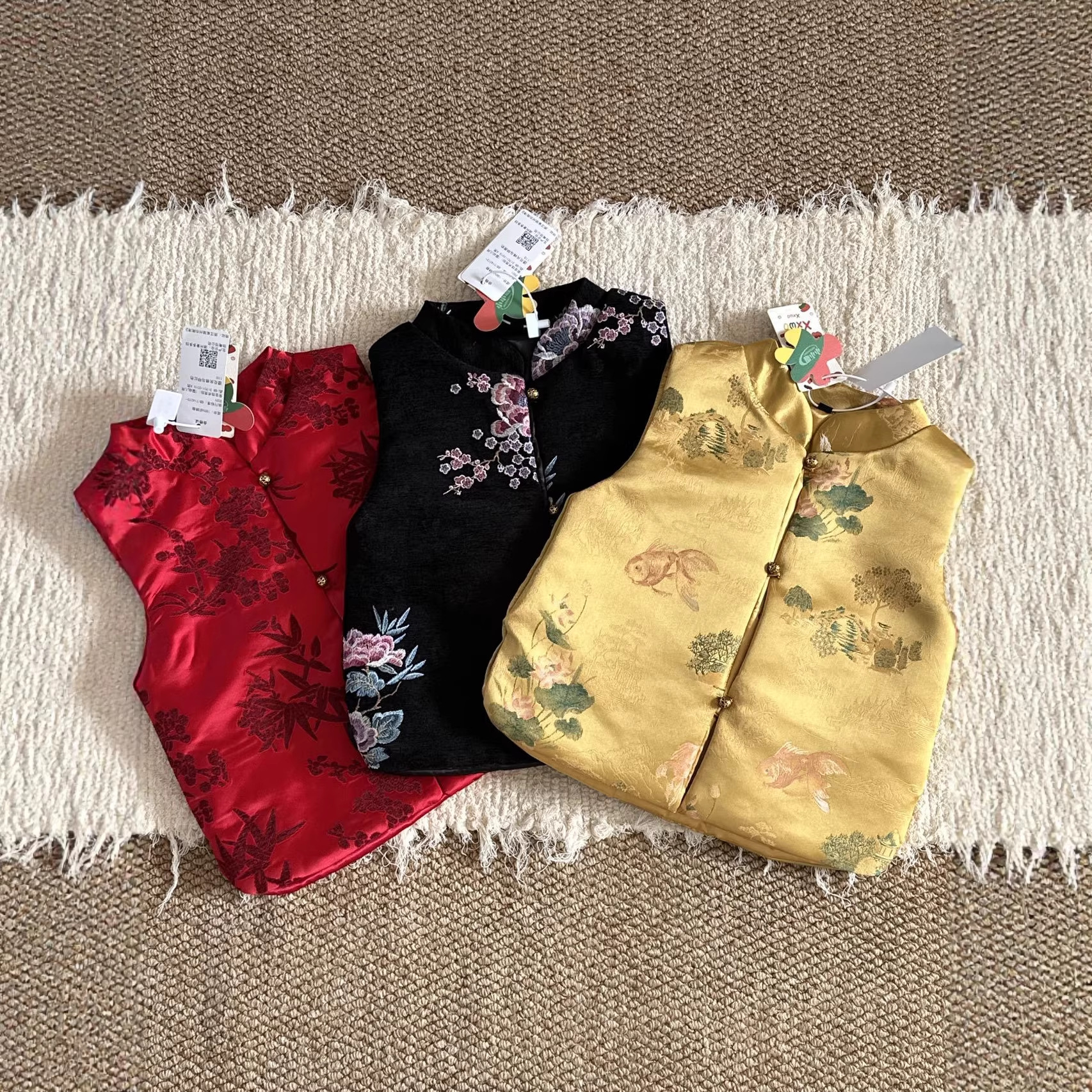 Новый новогодний жилет для одного года Одежда Новый китайский стиль Имитированный соевый жаккард Двубортный жилет для родителей и детей