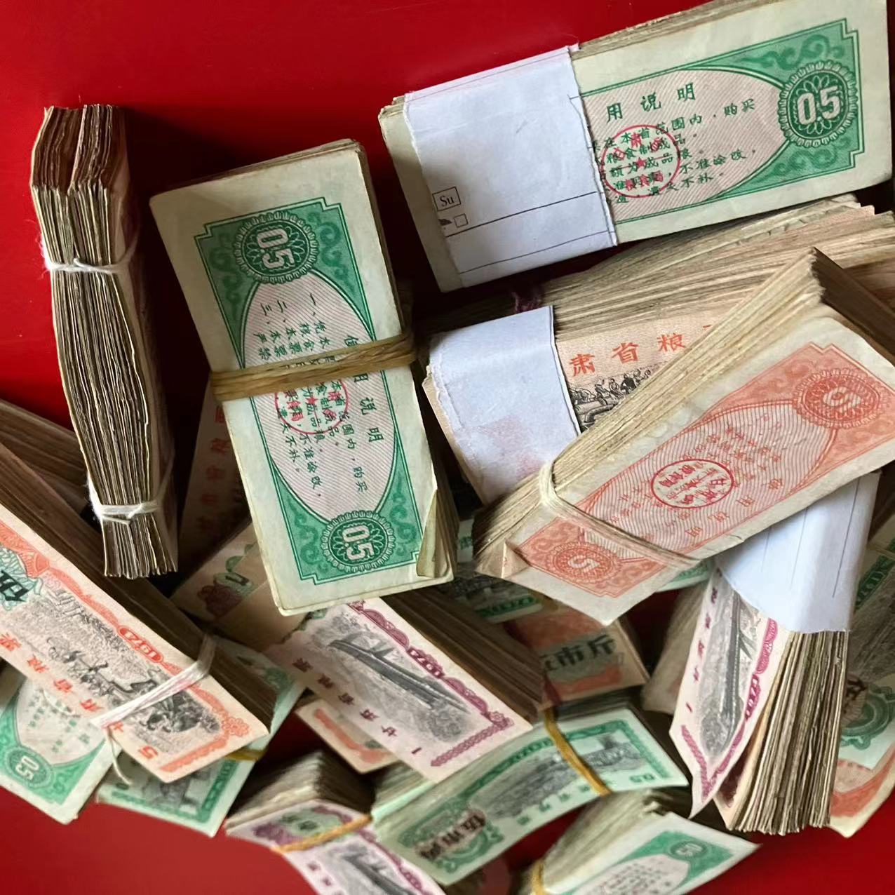 Real tickets 100 grain tickets, national provinces, cities and counties grain tickets, oil tickets, 100 kinds of antiques, 135kg, randomly distributed