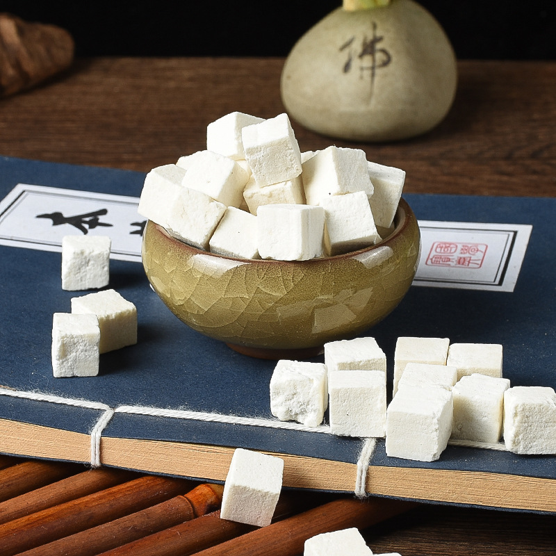 New Arrival Poria Chinese Medicinal Materials Yunling White Poria Diced Unsmoked Sulfur Grindable Powder Quality Assurance Wholesale Large Favorably