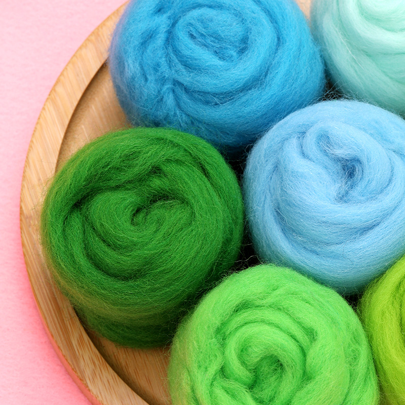 Cross-border hot-selling spring wool 10g wool felt poking material multi-color wool strip needle felt wet felt poking