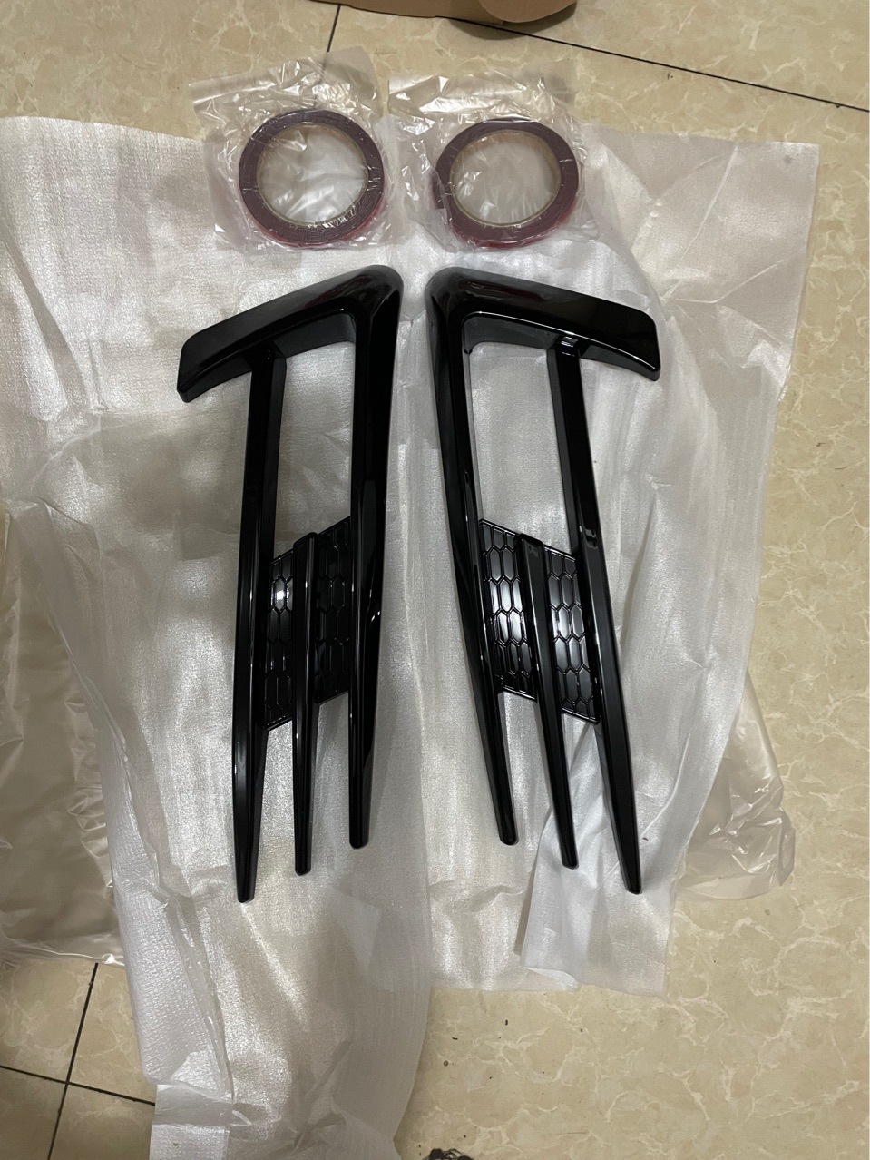 Suitable for Golf 7 generations 14-17 modified GTI fangs fog lamp frame carbon fiber bright black fog lamp decorative frame