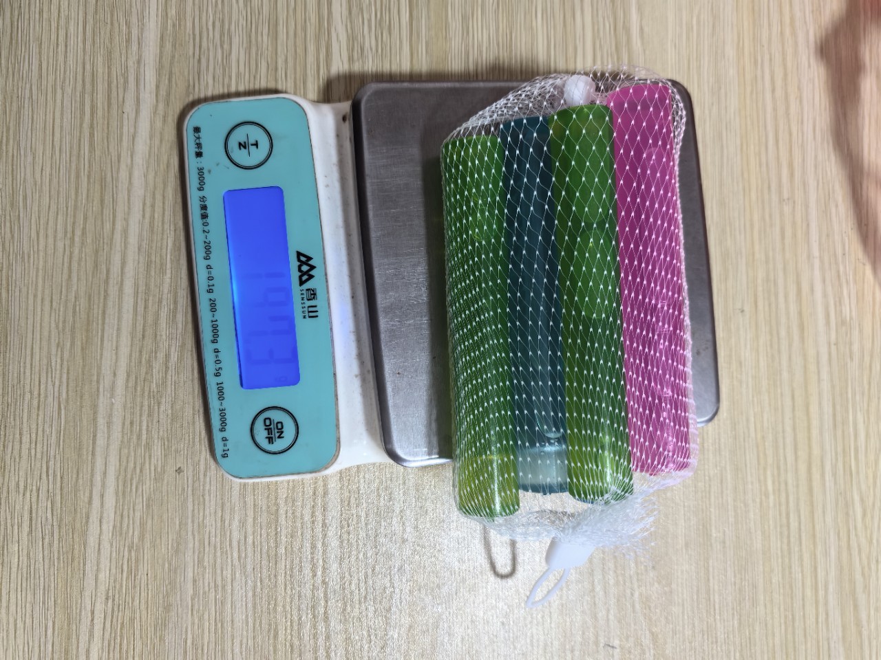 Quick-Frozen Refrigerated Plastic Ice Balls Can Replace Ice Cubes and Reuse Cube Ice Particles