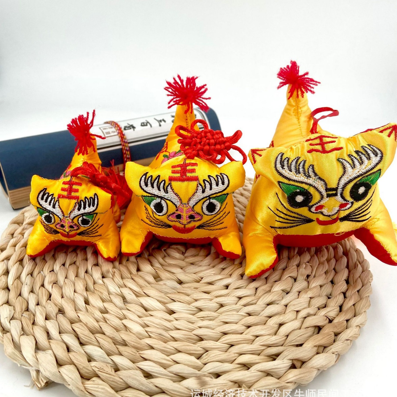 Warm Room Small Cloth Tiger Pendant Baby Stroller Embroidered Sachet Car Home Pendant Doll Catching Week Full Moon Toy