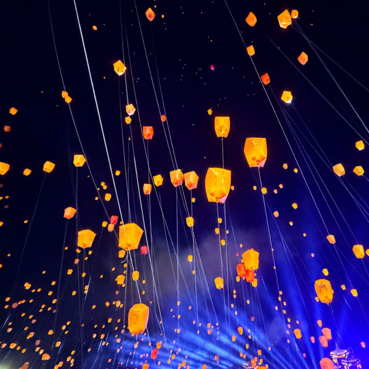 Electronic Kongming Lanterns from Ge Xian Village, Electronic Kongming Lanterns from Wan Cai Mountain, Kongming Lanterns of the Same Style, New Year's Eve Balloons, Fireless Kongming