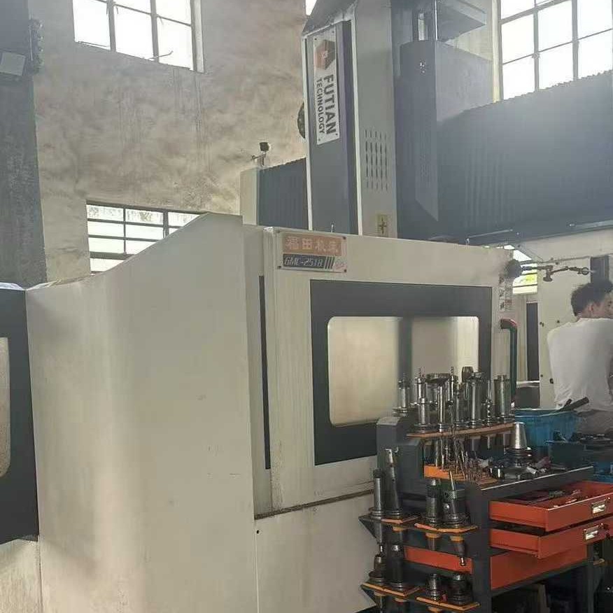 Обработка б/у обрабатывающего центра Foton Gmc2518 с шириной 1.8м в наличии