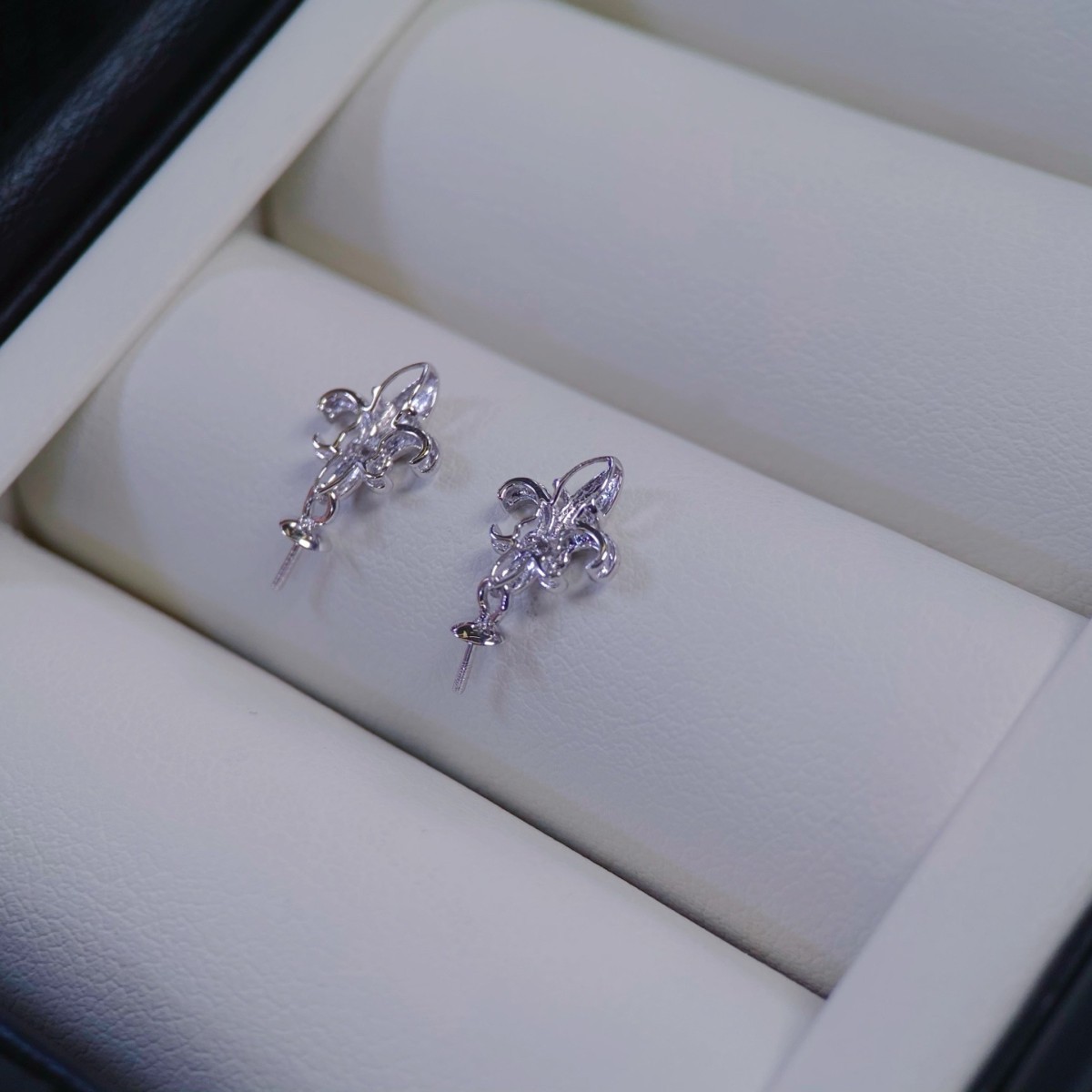 Platinum Pt900 Accessories Pendant Accessories Diamond Inlaid Figure with 10-11mm Diamond D 0.01Ct