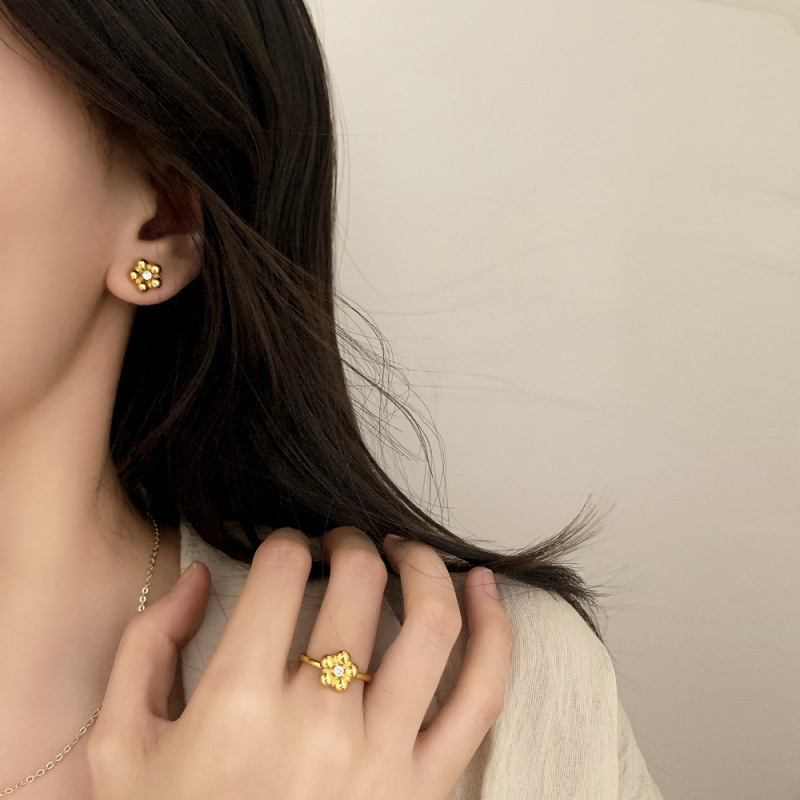 Korean Style Simple and Exquisite Niche Design Small Flower Necklace Bracelet Commuting Versatile Temperament Light Luxury High-End Necklace