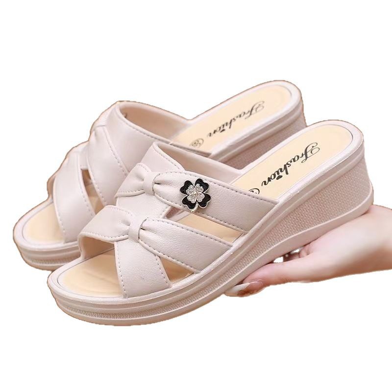 New Style Mom Slippers for Women to Wear Outside in Summer Thick-Soled Versatile Non-Slip Wedge Heels Lightweight Soft-Soled Middle-Aged Ladies Sandals