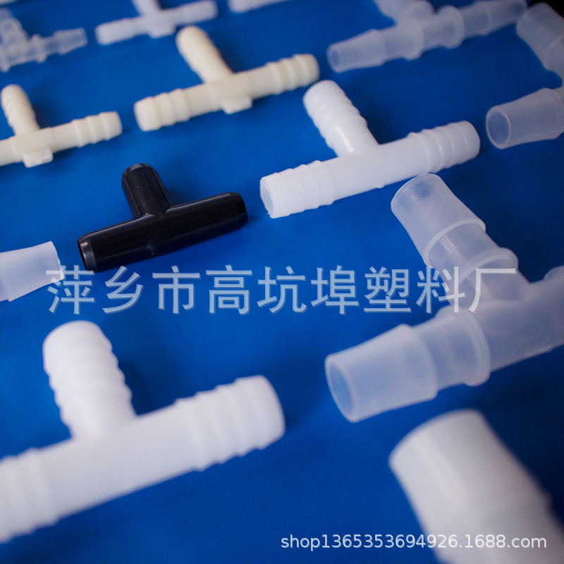 Т-образный пластиковый тройник переменного диаметра для аквариумов