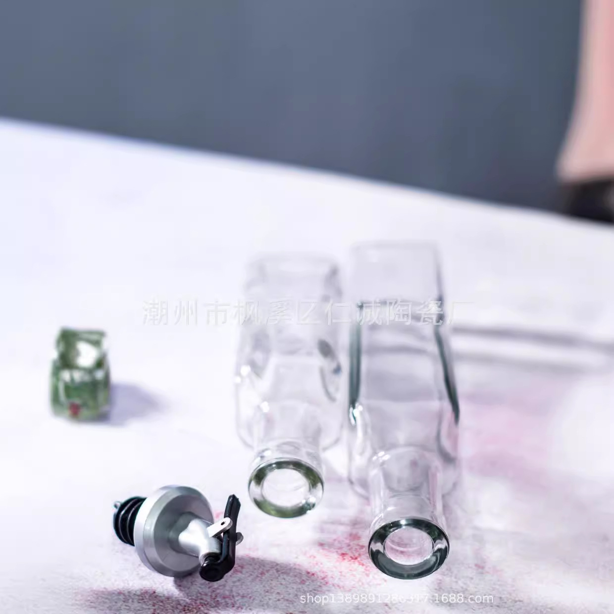 Oil nozzle oil pot nozzle oil bottle stopper pour oil nozzle red wine stopper soy sauce vinegar bottle stopper factory wholesale kitchen seasoning bottle accessories