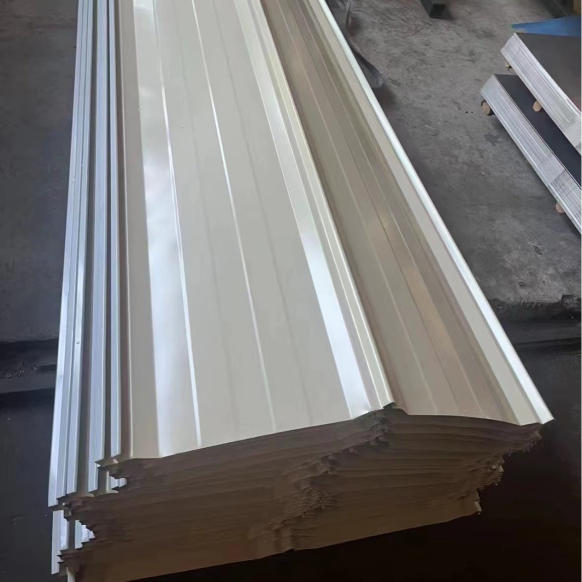 Factory Supply Stainless Steel Tile 316L Corrugated Color Steel Tile Building Roof 304 Stainless Steel Corrugated Board in Stock