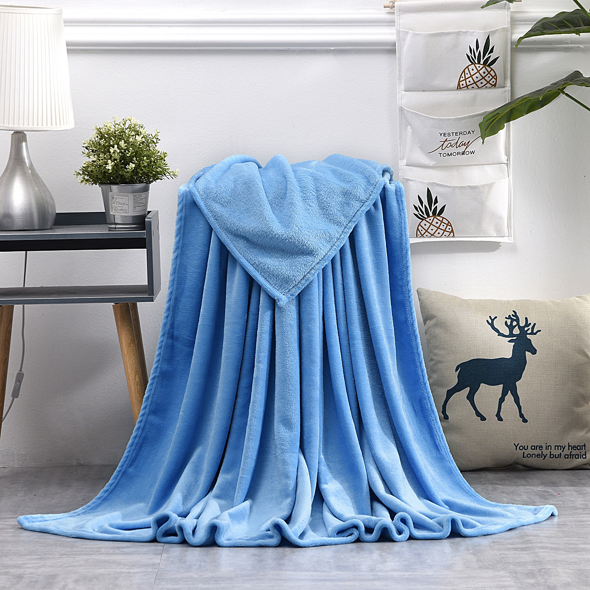Factory direct spot wholesale plain gift flannel blanket coral fleece blanket thickened milk fleece blanket