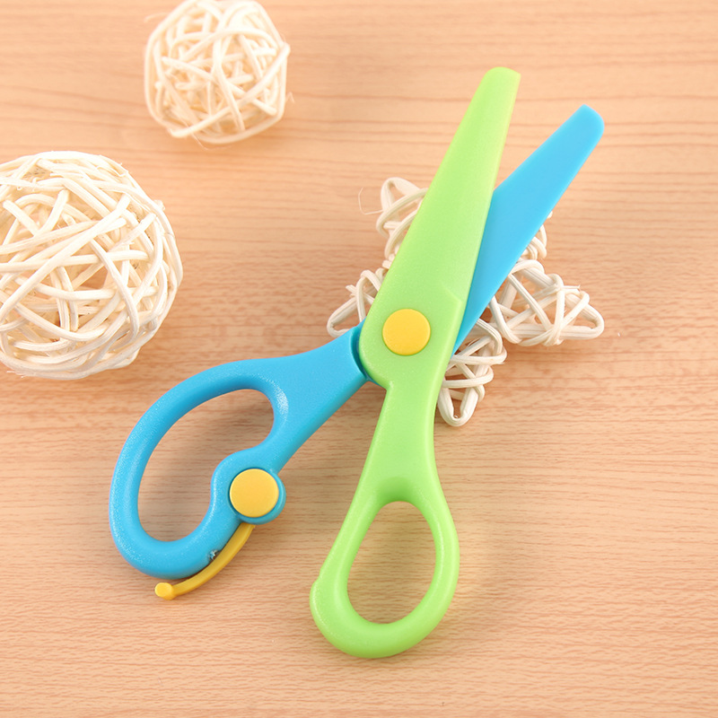 Factory direct batch plastic handmade scissors student scissors children's scissors cartoon anti-pinch elastic children's safety scissors