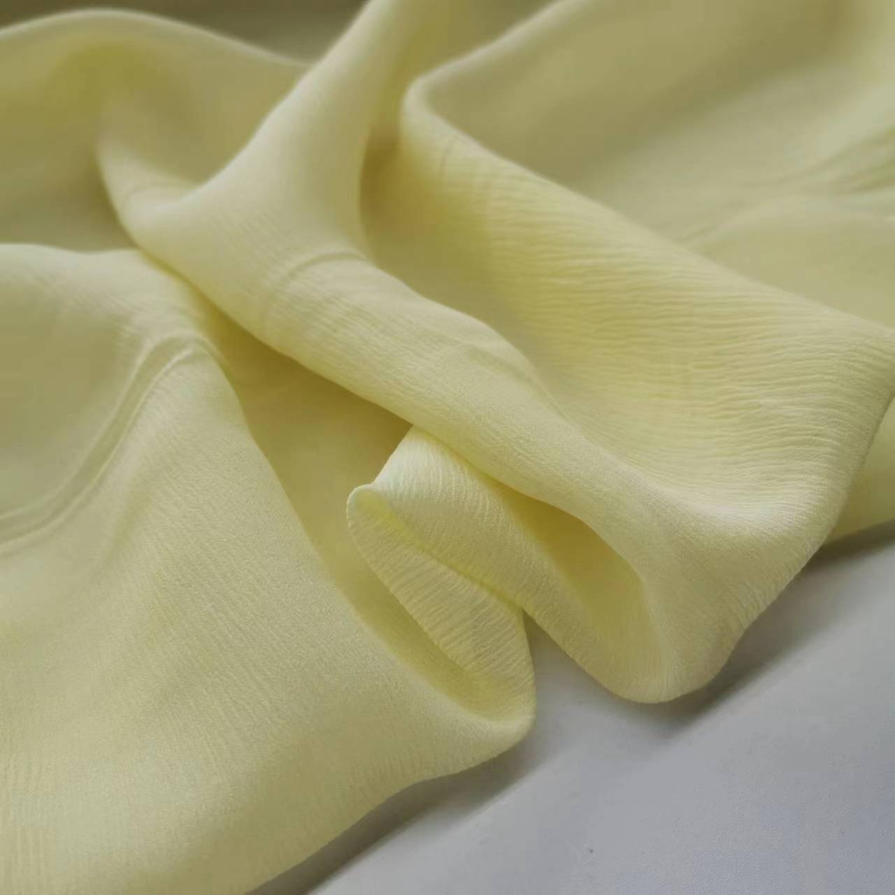 10mm Beige Silk Bark Wrinkled Fabric Breathable Skirt Fashion Wide Fabric