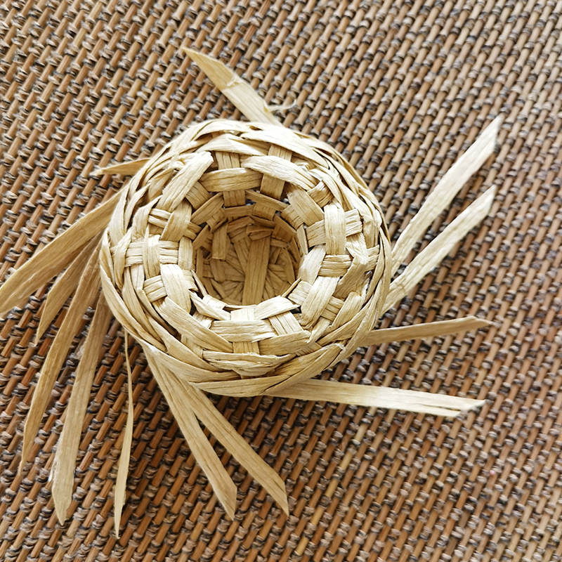 Handmade Straw and Willow Wine Stopper Craft Decoration Bottle Stopper Bamboo Weaving Custom Made Cattail Craft Custom Handmade Weaving Art