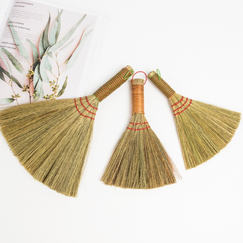 in stock Miscanthus Small Broom Desktop Sweep Dust Duster Household Cleaning Grass Brush Hotel Multi-use Miscanthus Brush Wholesale