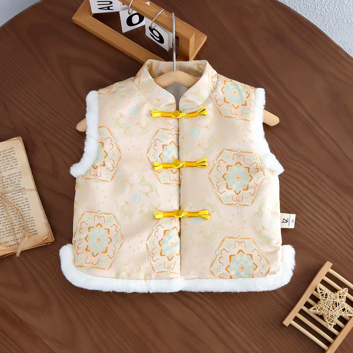 Children's Vest Autumn and Winter 2025 New New Year's Greetings Suit Tang Suit New Chinoiserie Outer Wear Baby One-Year-Old Dress