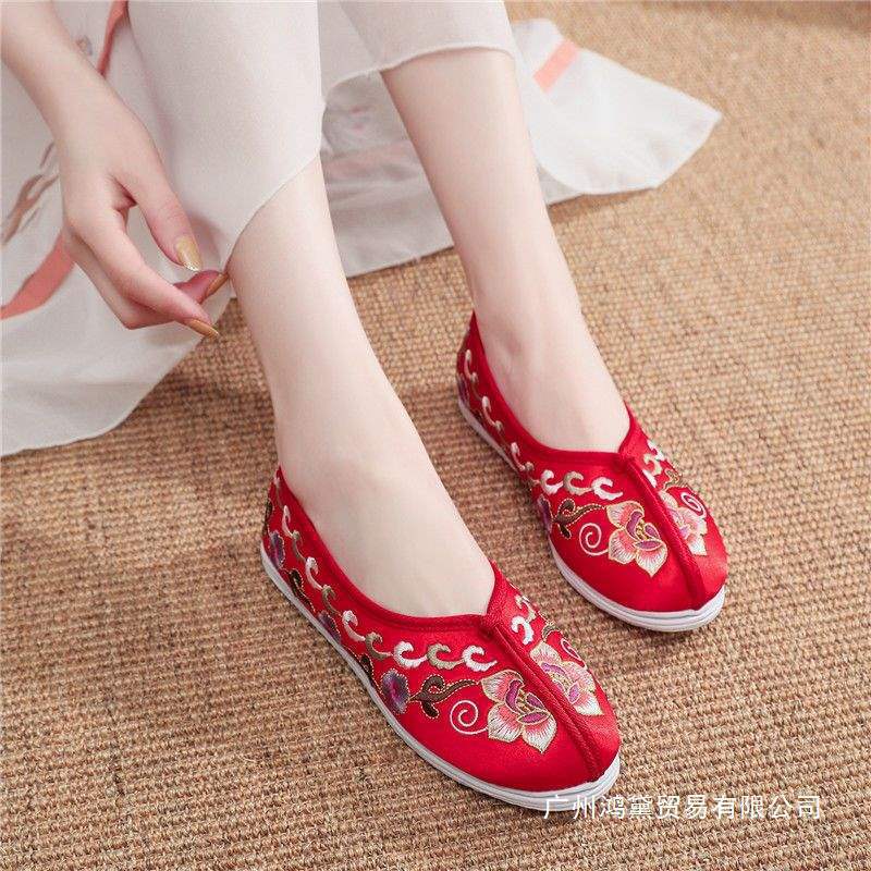 Layered Cloth-Soled Shoes, Old Beijing Embroidered Shoes, Ethnic Style Adult Handmade Shoes, Mother's Shoes, Dance Shoes, Silks and Satins