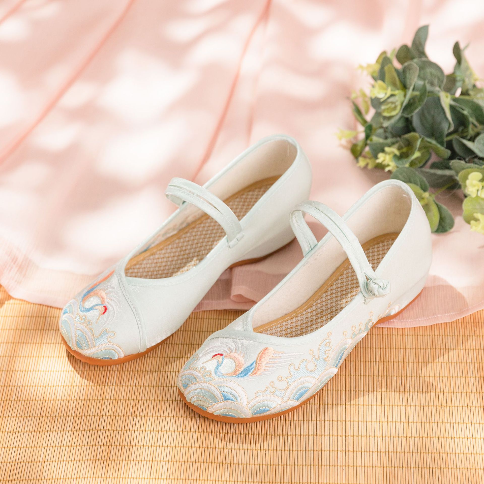[Qingyan] 2024 Summer New Product Han Element Mercerized Satin Retro Cheongsam Costume Shoes Han Dynasty Shoes Women's Flats