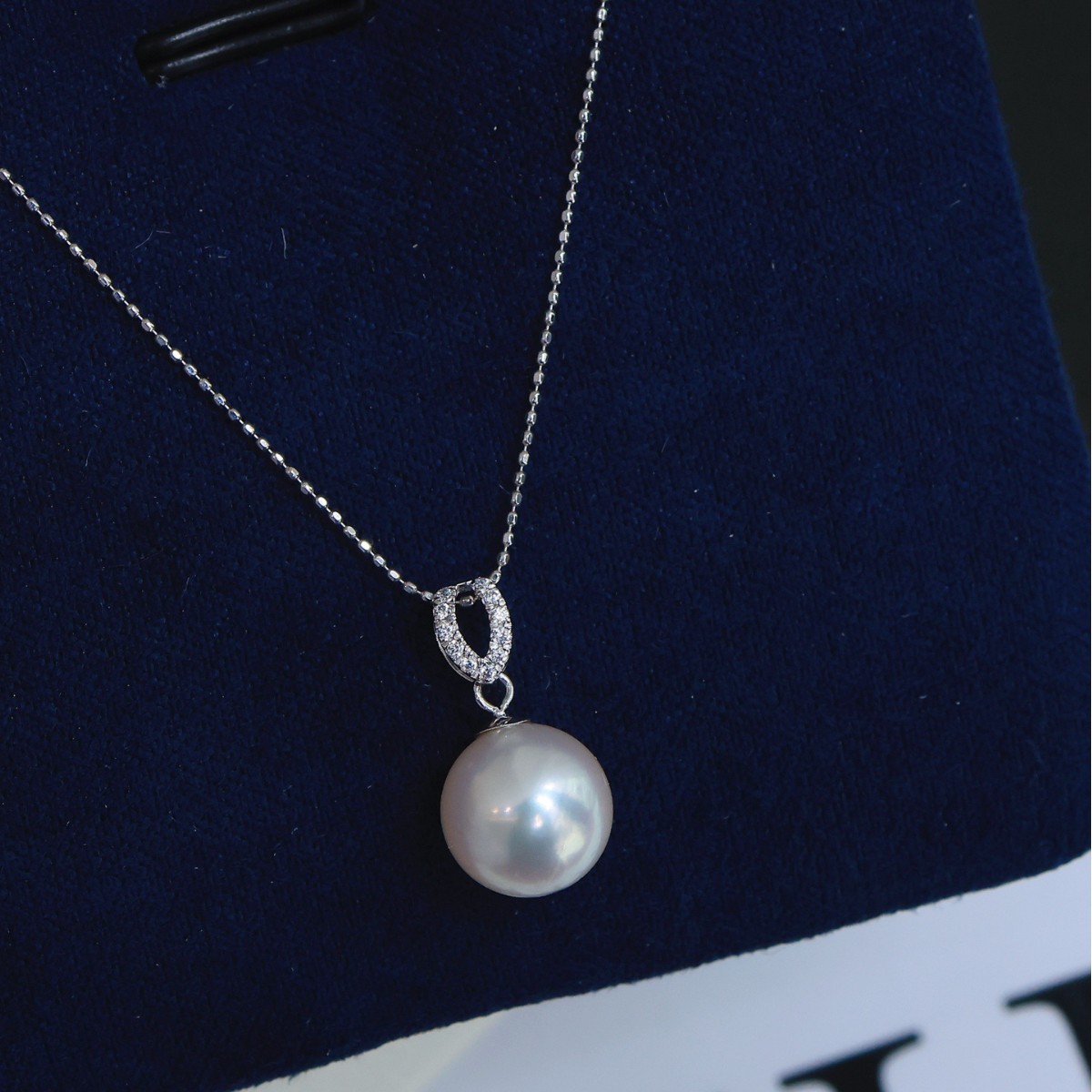 Pt900 Platinum Accessories, Small and Exquisite Pearl Pendant, Zircon Inlaid with Beads 8-9mm, Excluding Bead Chain