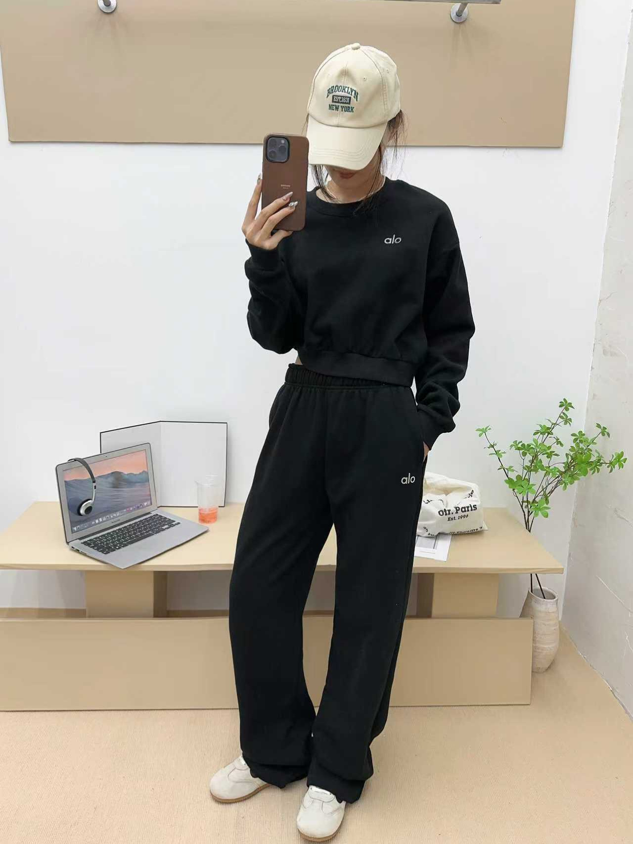 Alo? Women's Korean-Style Three-Dimensional Wide-Leg Pants, Casual Fleece-Lined Sweatpants for Autumn and Winter, Suitable for Daily Wear and Commuting