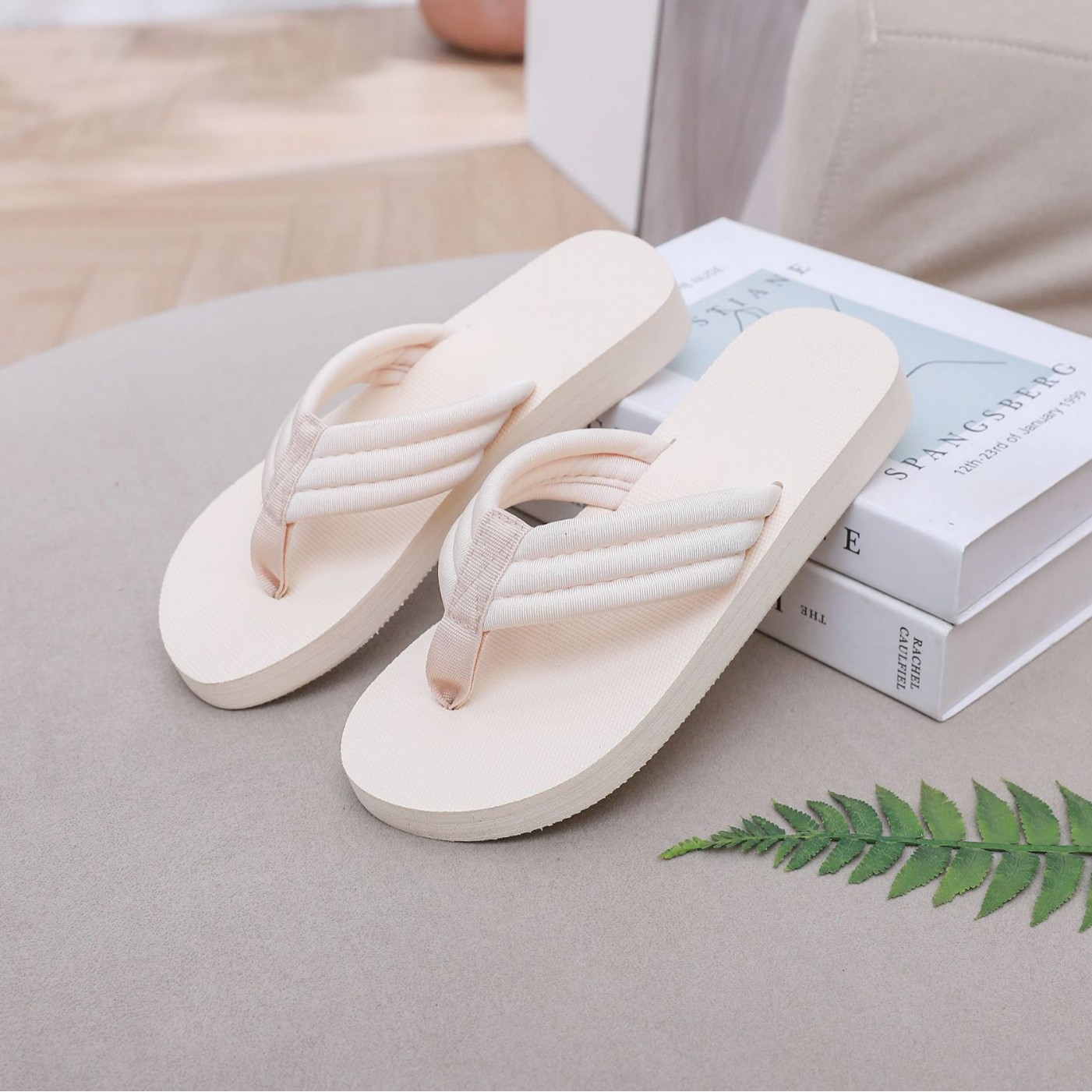 Кросс-бодерные женские шлепанцы Летние в наличии Заграничная торговля Модные популярные интернет-красные тапочки Сандалии для женщин из Европы, Америки и Восточной Европы