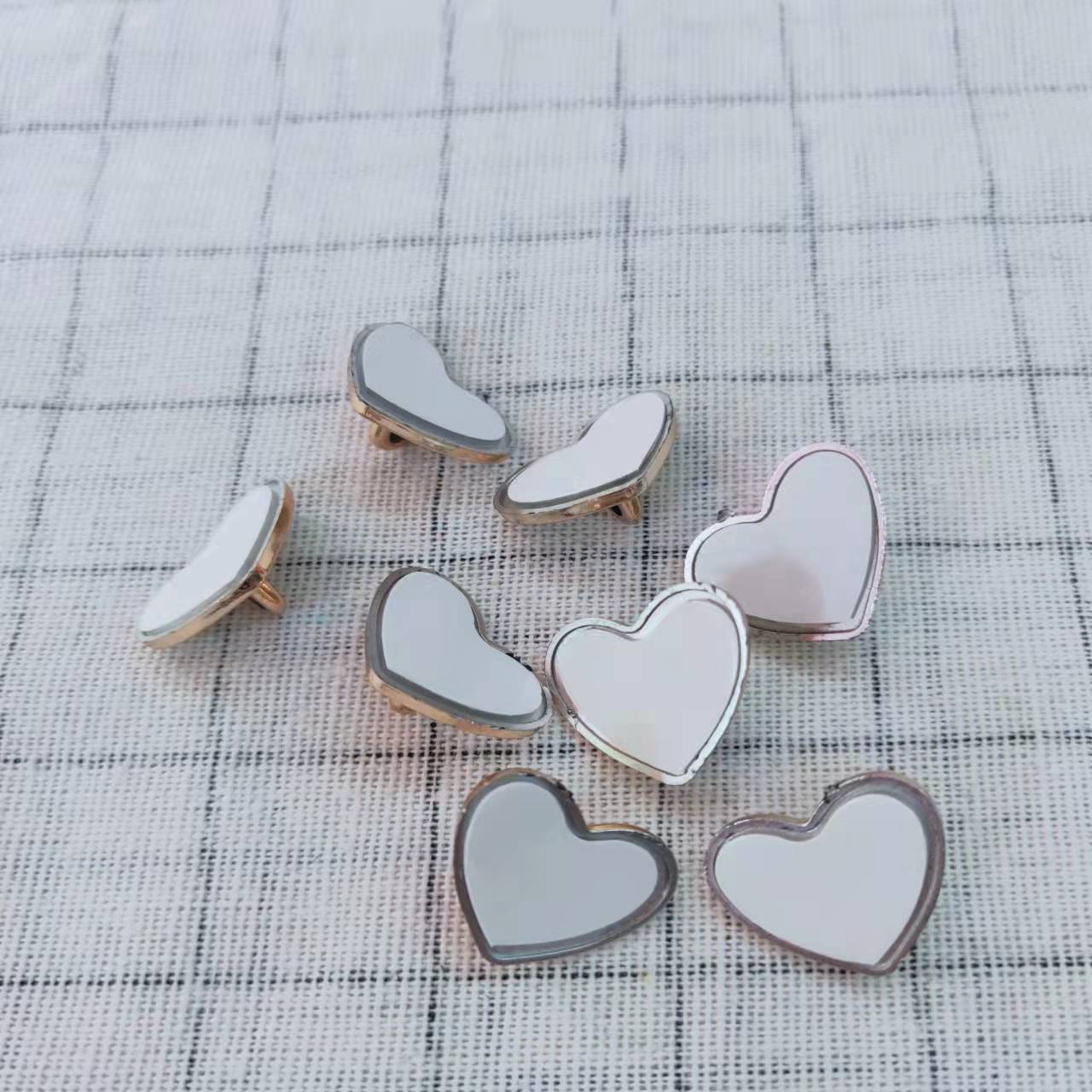 Recommend factory direct love buckle (gold, silver)