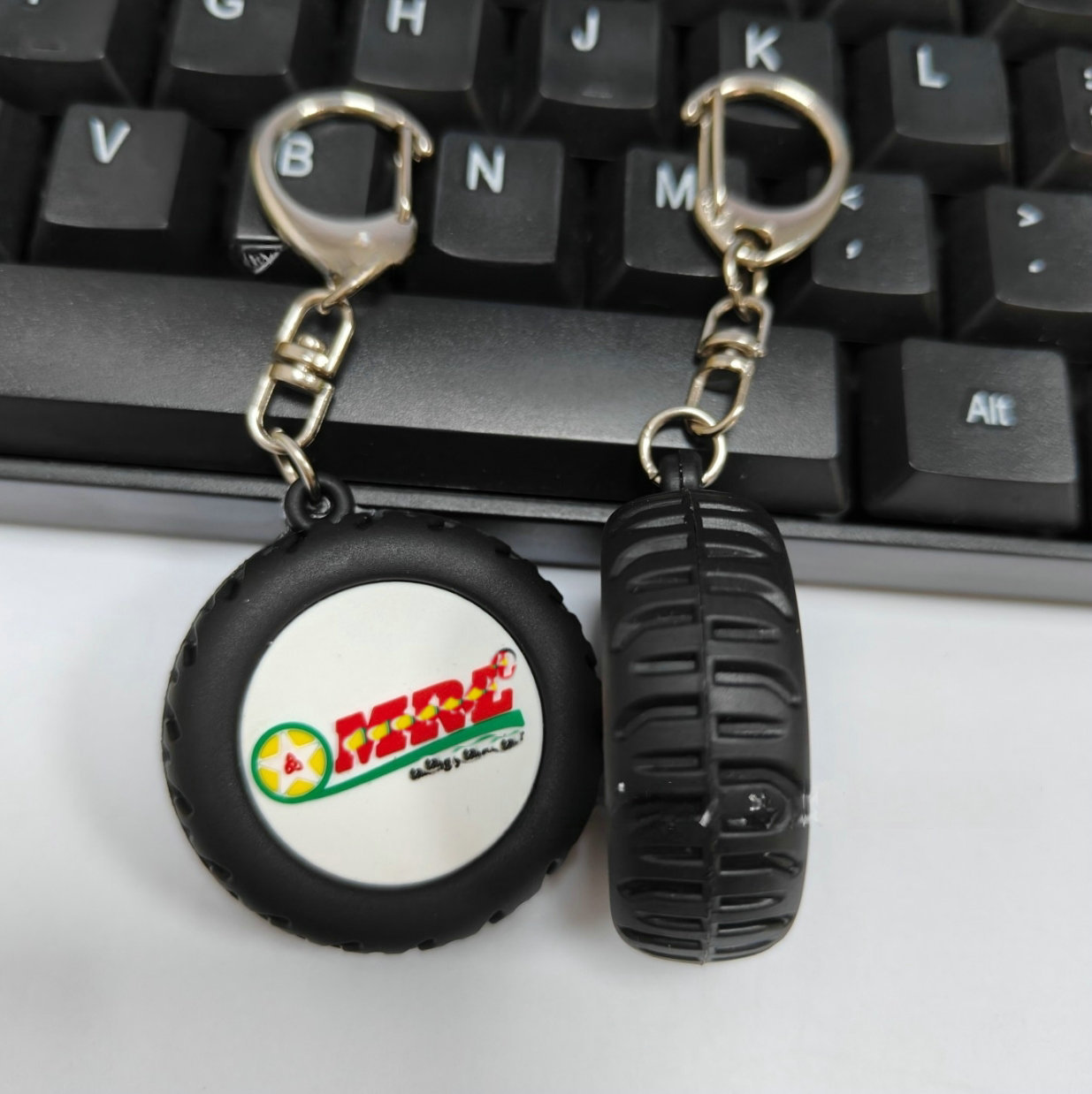3D Tire Keychain Cartoon Realistic Tire Pendant Metal Wheel Tire Keychain Tire Strap