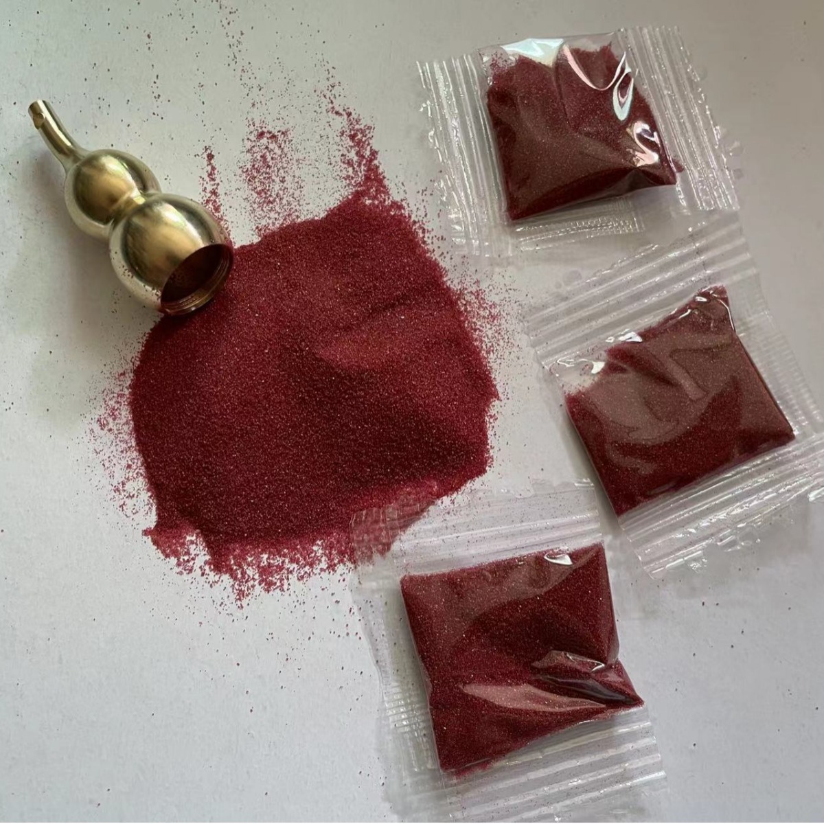 Spot hair 4g red sand bag keychain accessories cinnabar powder particle sand red sand cinnabar can be filled with hollow gourd
