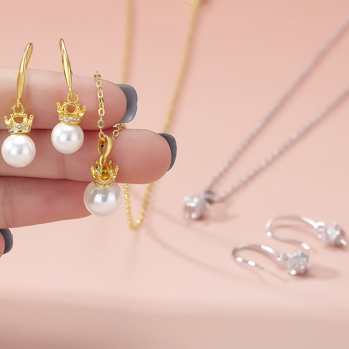 2022 new Korean fashion fashion small crown beaded pendant ear hook two-piece empty support finished products wholesale