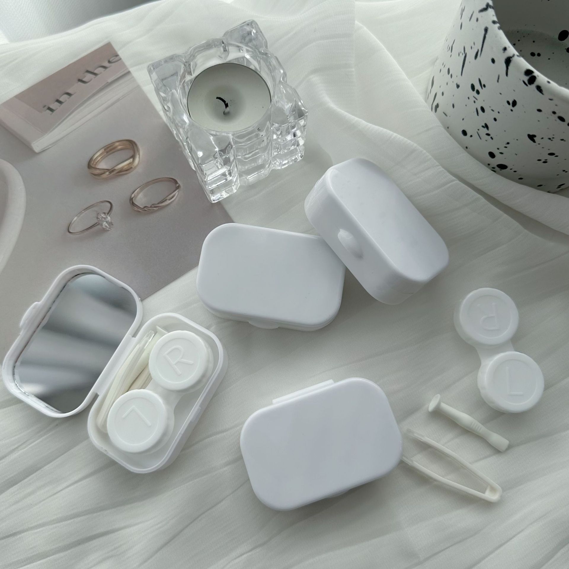 Ins wind contact lens box Korean simple high-end portable solid color lace mirror small beauty pupil box wholesale