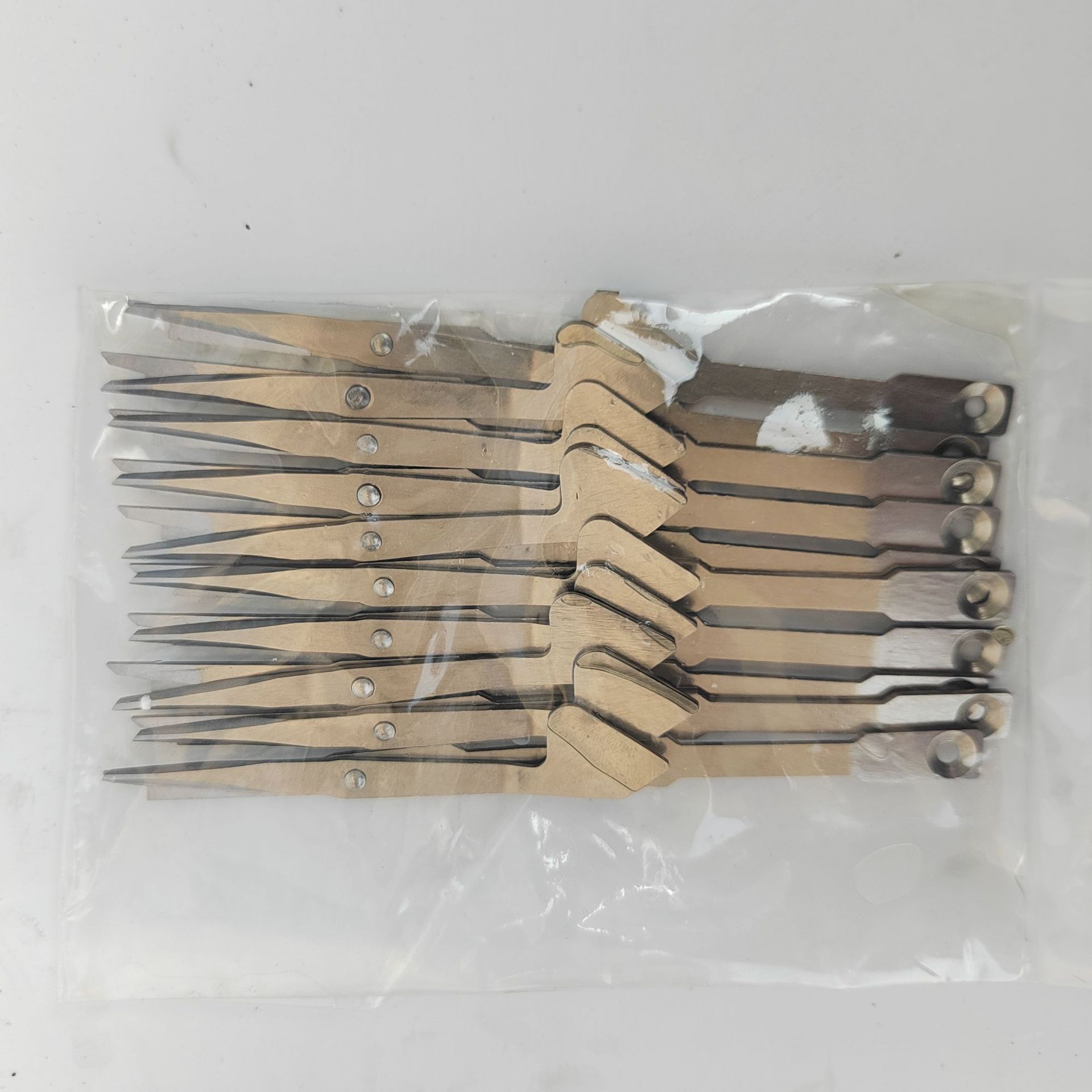 Carpet weaving gun tufting gun scissors