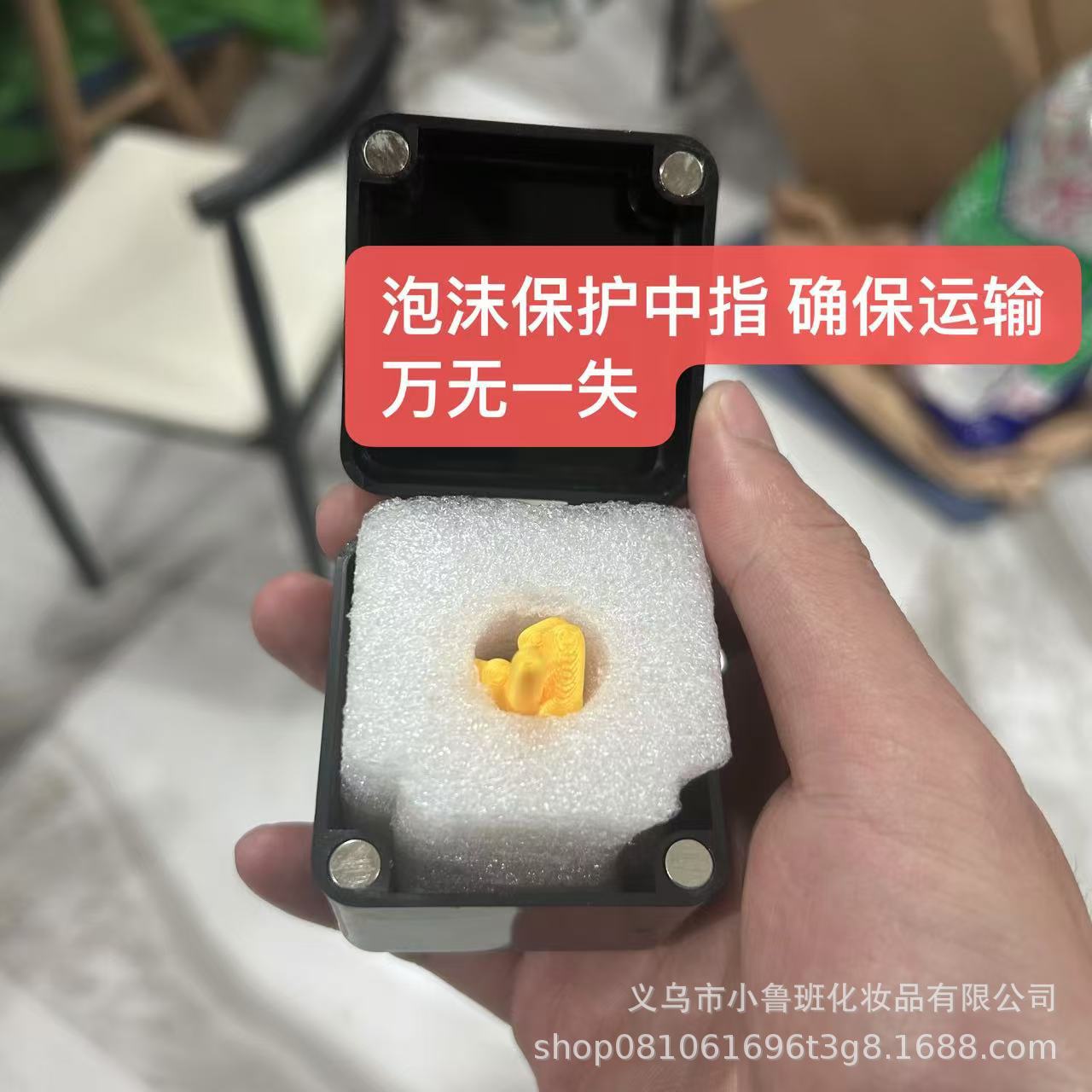 Cross-border Middle Finger Surprise Gift Box spoof middle finger surprise gift box whole person toy